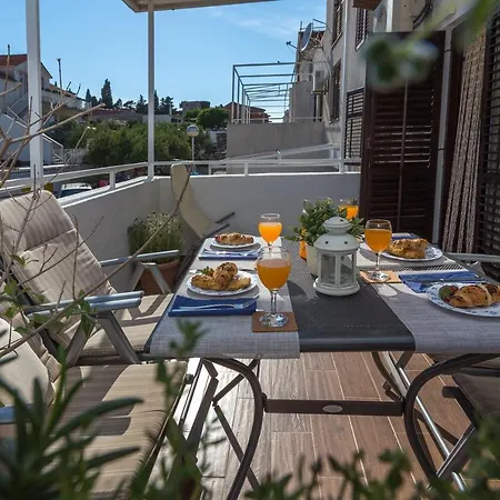 So Hvar So Good! Spacious With Terrace Apartment Hvar Town