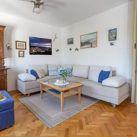 So Hvar So Good! Spacious With Terrace 赫瓦尔